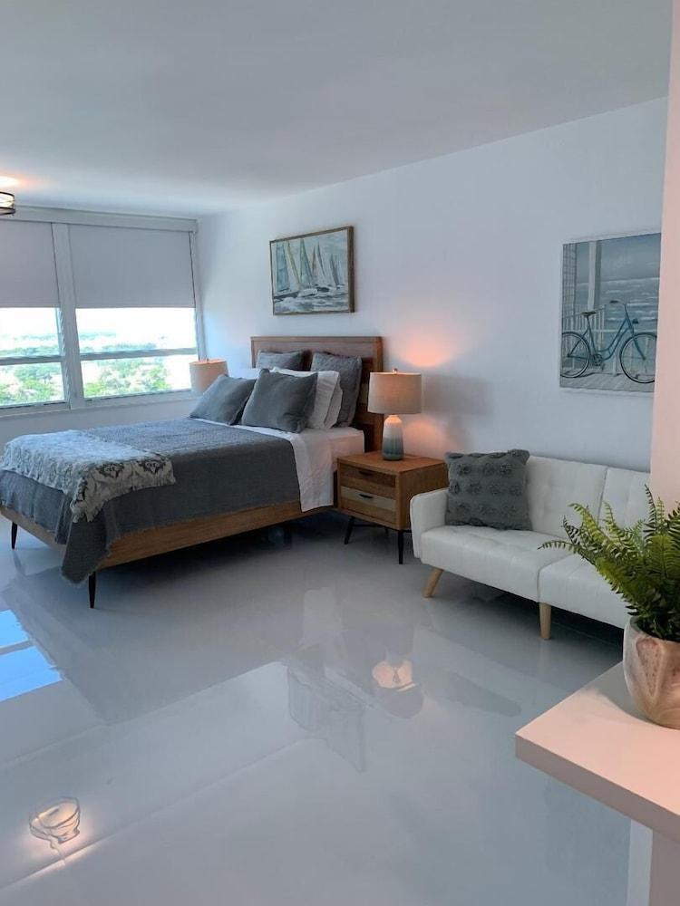 Soleil Apartments at Castle Beach Club photo 23