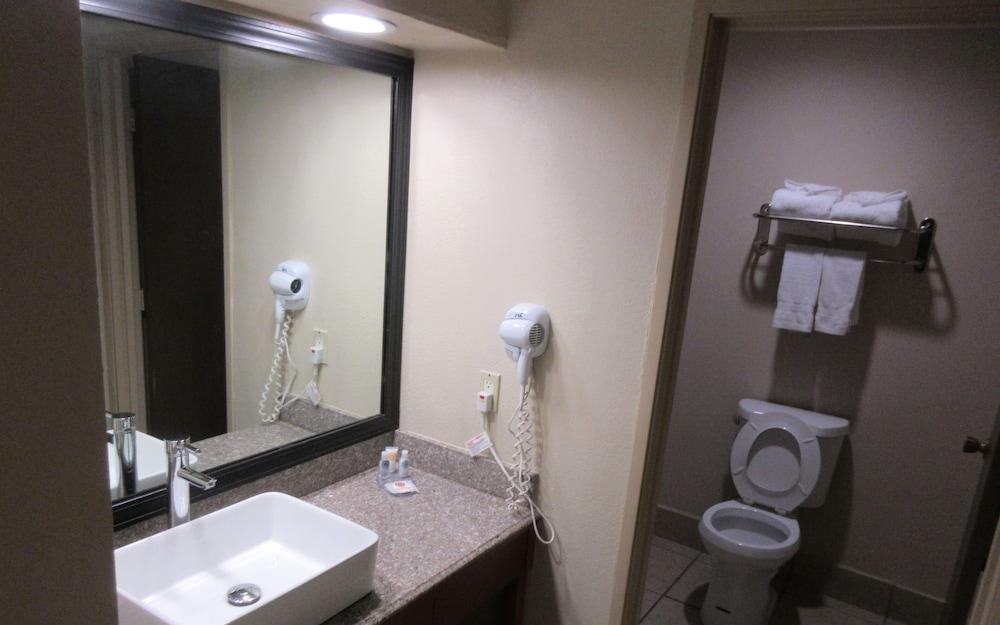 SureStay Plus by Best Western Mobile I-65 photo 10