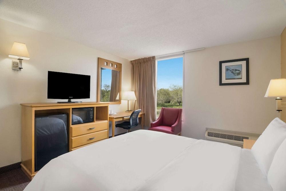 Quality Inn Alice photo 6