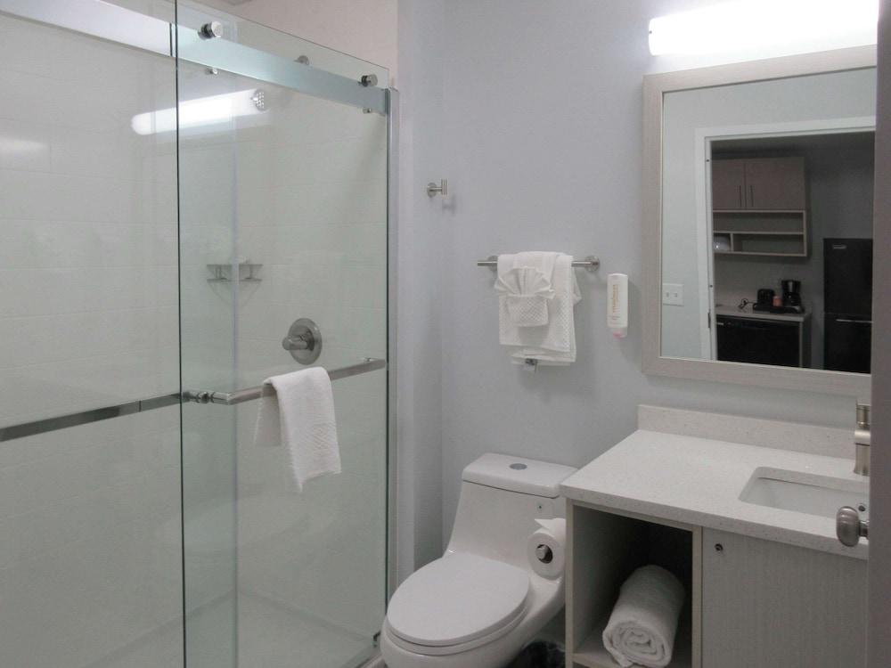 MainStay Suites Chesapeake - Greenbrier photo 8