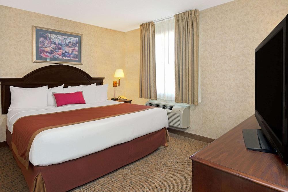 Hawthorn Extended Stay by Wyndham Cincinnati/Sharonville photo 2