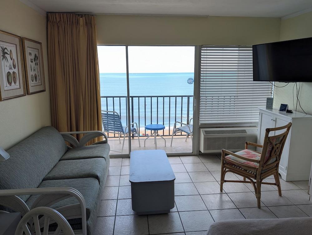 Traders Inn Beach Club photo 34