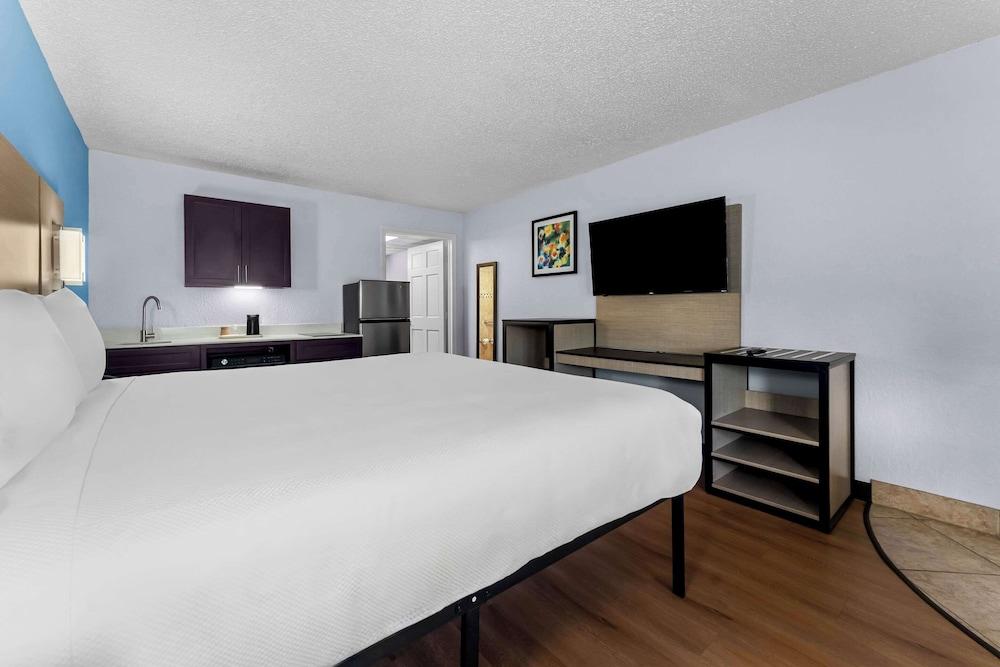 Suburban Studios Cordele I-75 photo 11