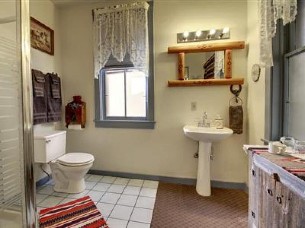 Ghost City Inn photo 34