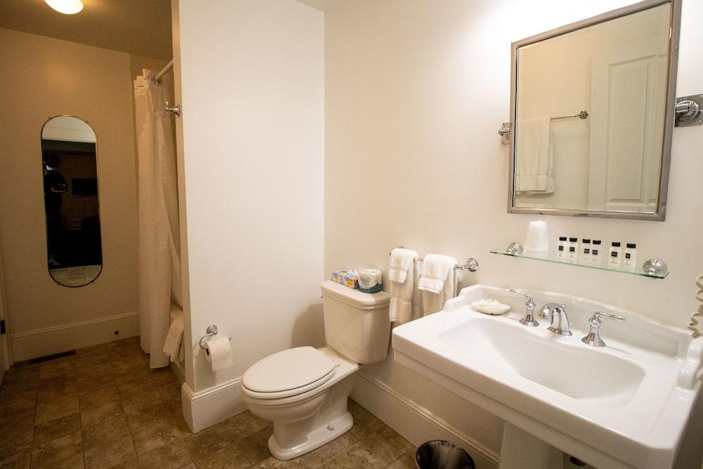 Delamater Inn photo 49