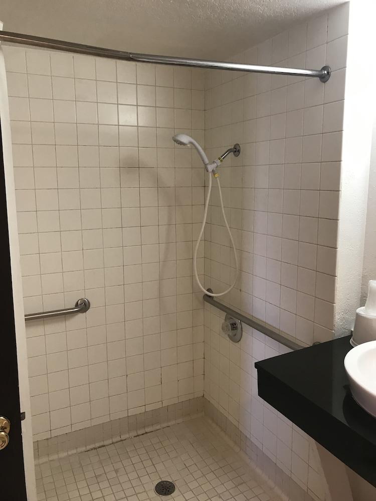 Econo Lodge photo 29