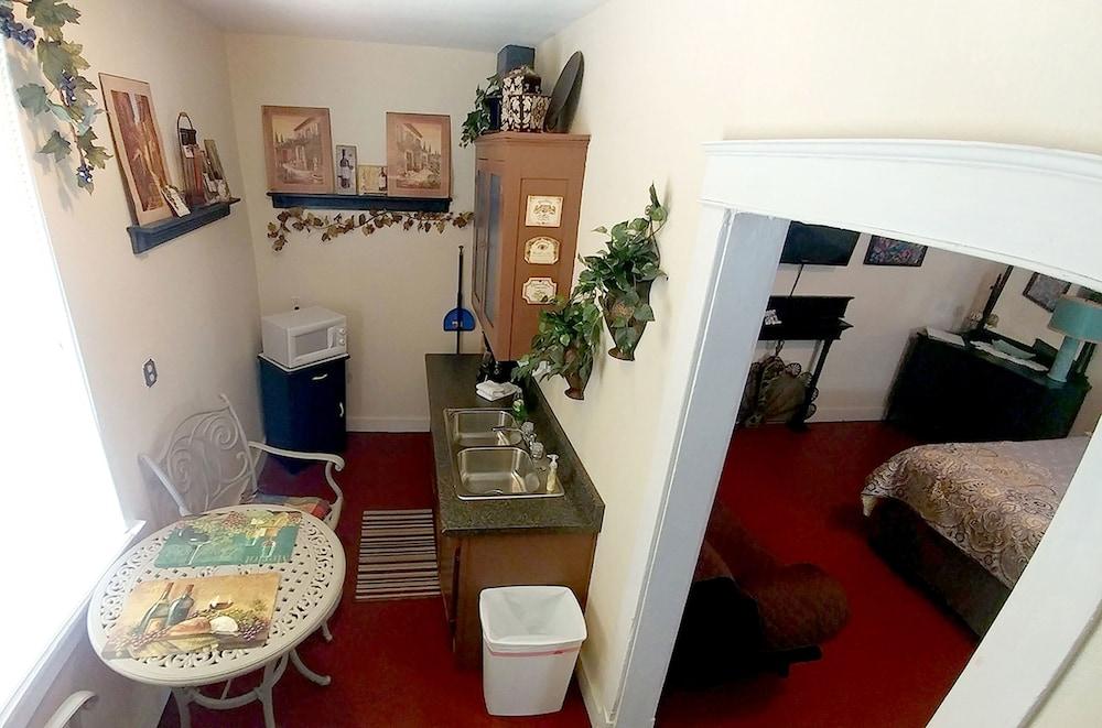 Historic Whiting Hotel Suites photo 47