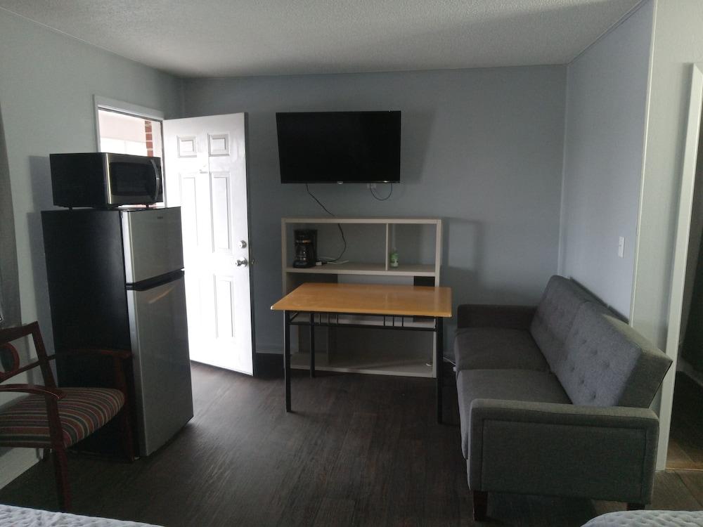 Western Hills Motel photo 11