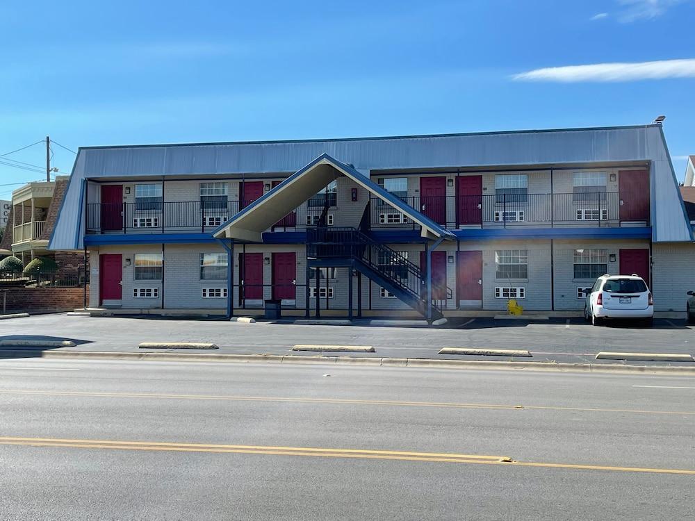 Delux Inn photo 3