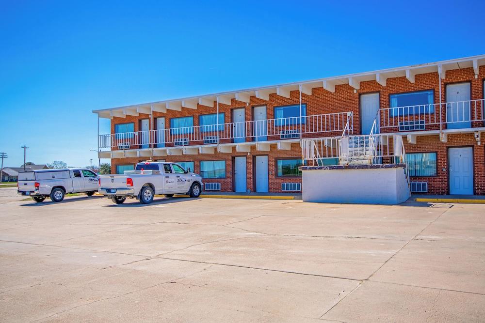 OYO Crossroads Inn photo 47