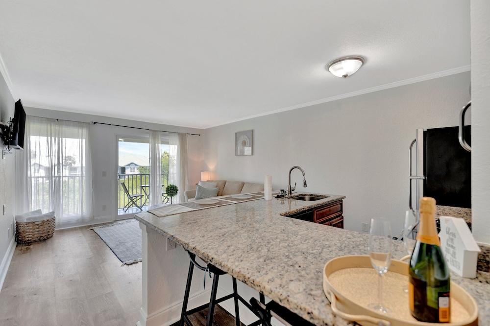 Seaside Luxury Oasis with balcony photo 58