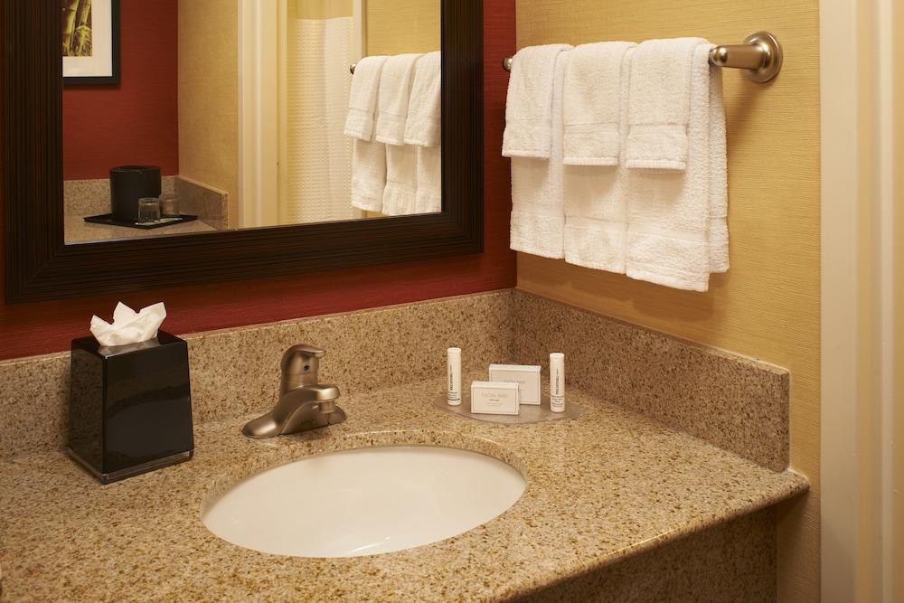 Comfort Inn & Suites Arlington Heights - Buffalo Grove photo 27