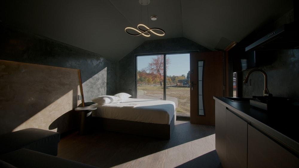 Emrose Luxury Cabins photo 5