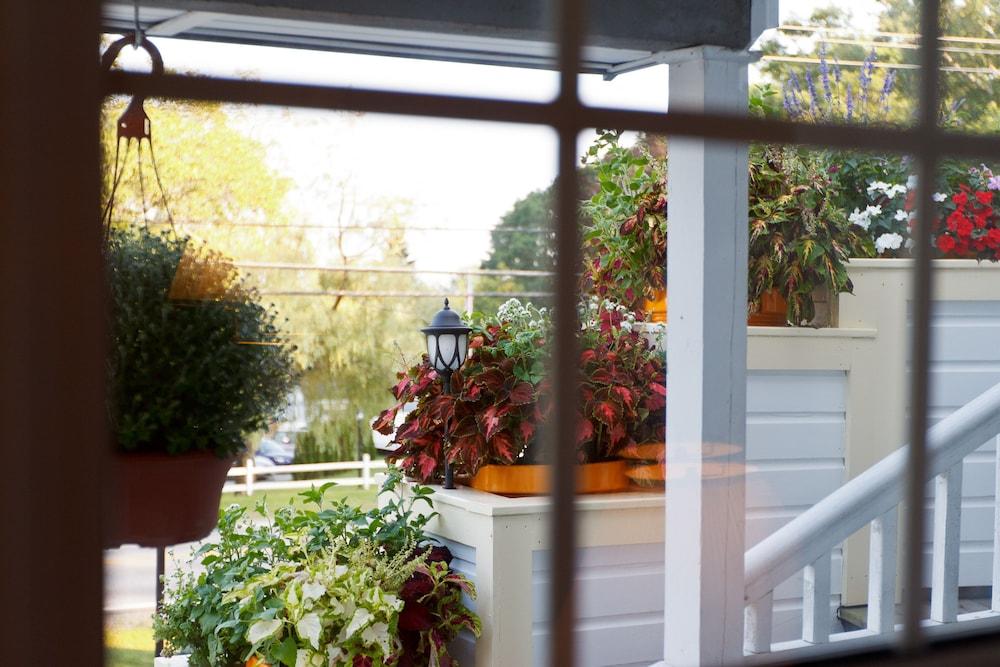 Mount Battie Inn photo 96