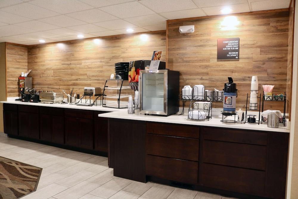 Best Western Fostoria Inn & Suites photo 19