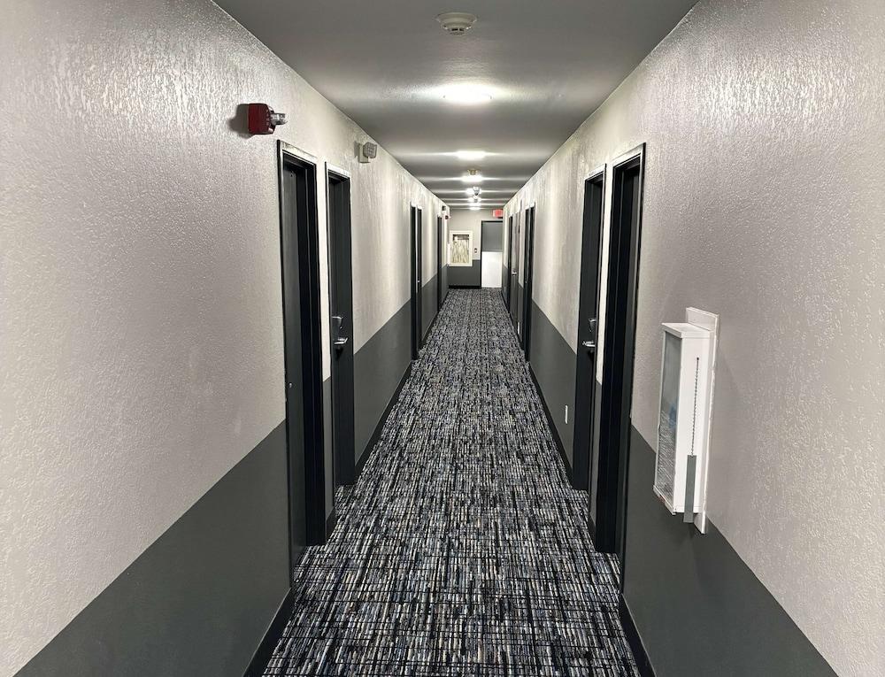 Super 8 Springfield North I-44 photo 15