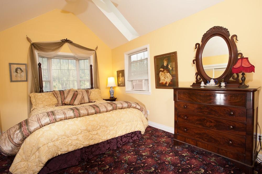 Hearthstone Elegant Lodge by the River photo 9