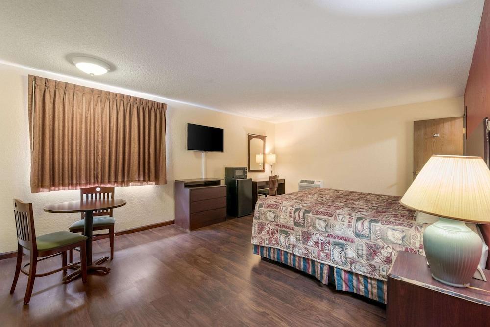 Rodeway Inn Benton photo 27