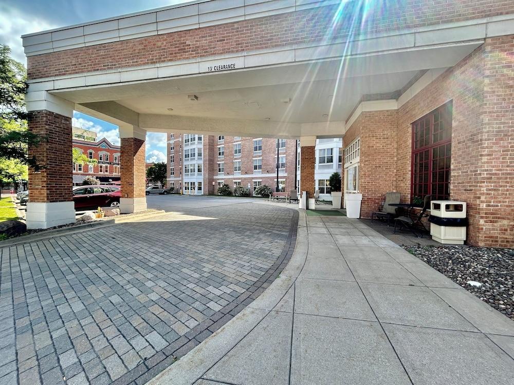 Pearl Street Hotel & Suites photo 1