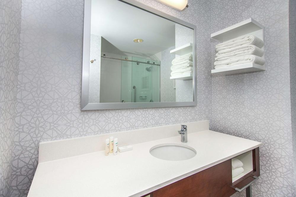 Hampton Inn Deadwood at Tin Lizzie Gaming Resort photo 25