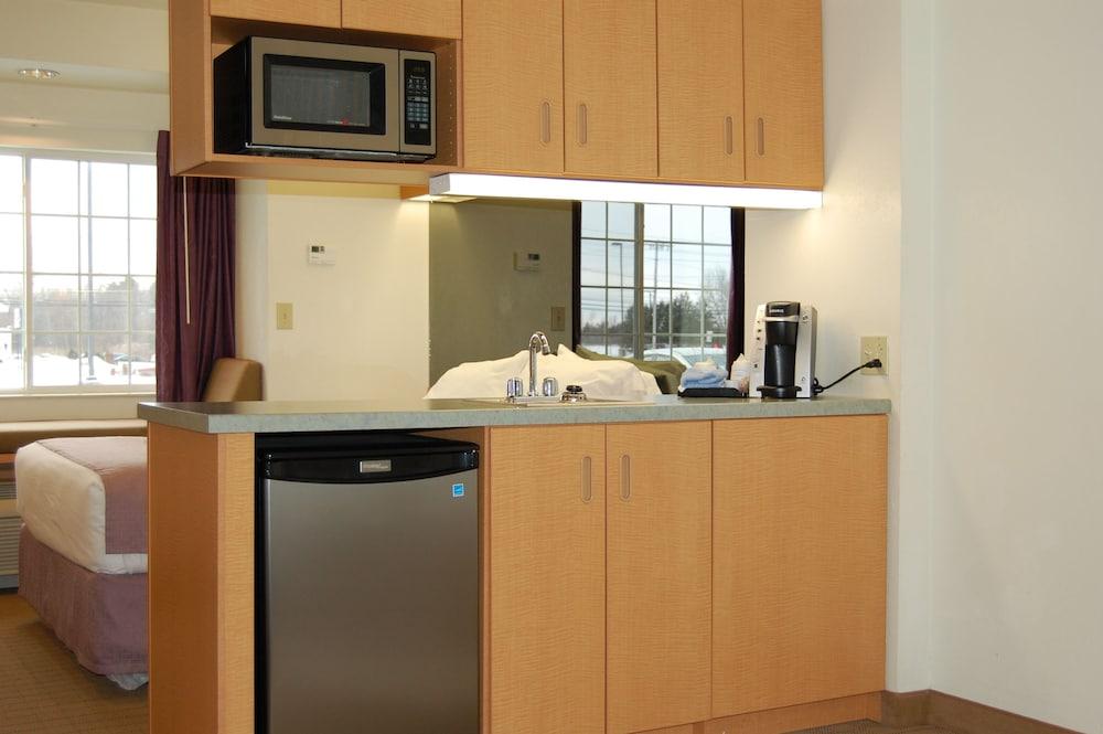 Microtel Inn & Suites by Wyndham Plattsburgh photo 21