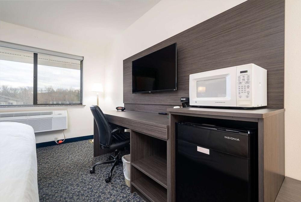 Baymont by Wyndham Bellingham photo 25
