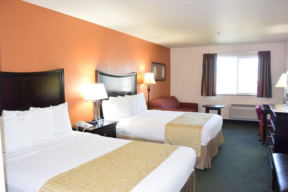 Travelodge Suites by Wyndham Newberg photo 11