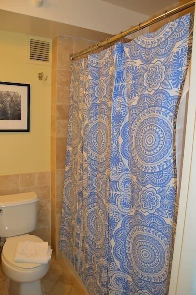 2417 at Lihue Oceanfront Resort photo 14