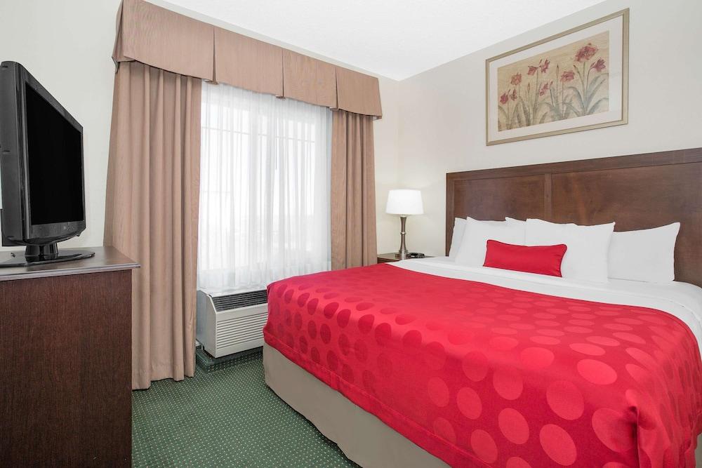 Ramada by Wyndham Denver International Airport photo 9