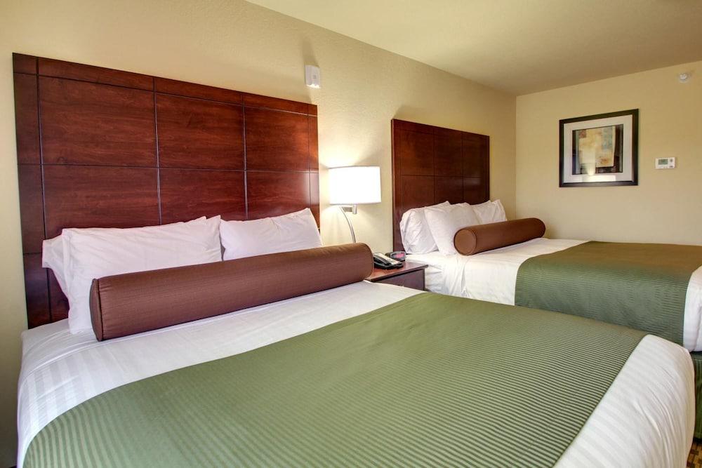 Stanton Inn & Suites photo 29