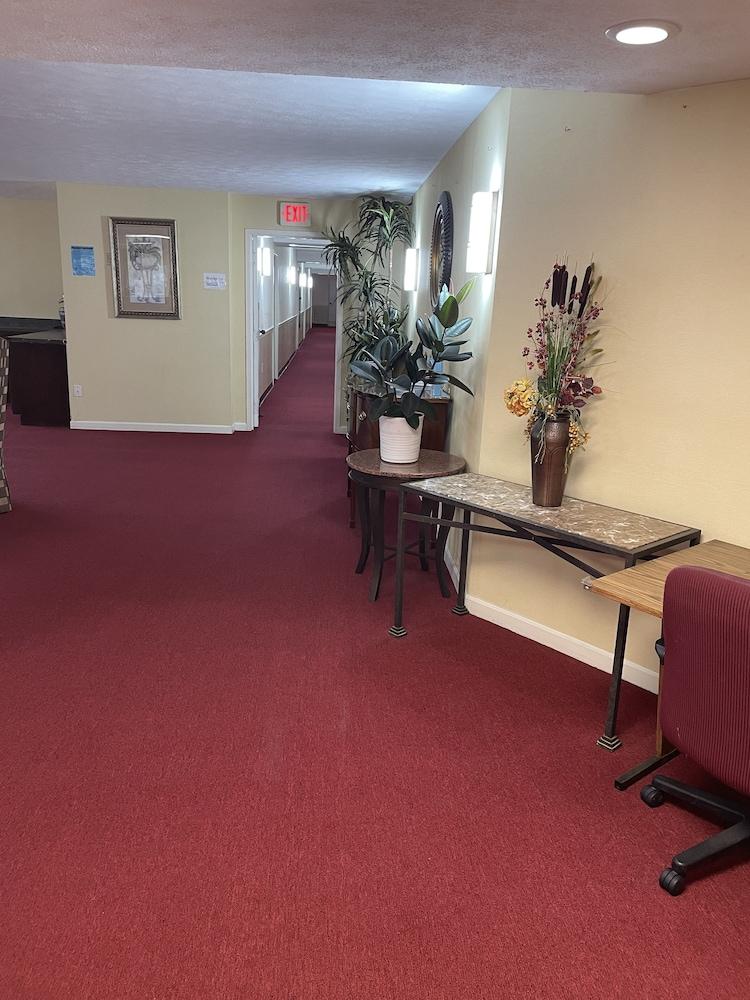 Gold Star Inn & Suites photo 24