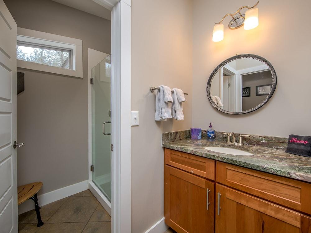 Pilot Cove Forest Lodging photo 22