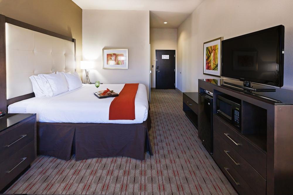 Holiday Inn Express Frisco Legacy Park Area by IHG photo 4