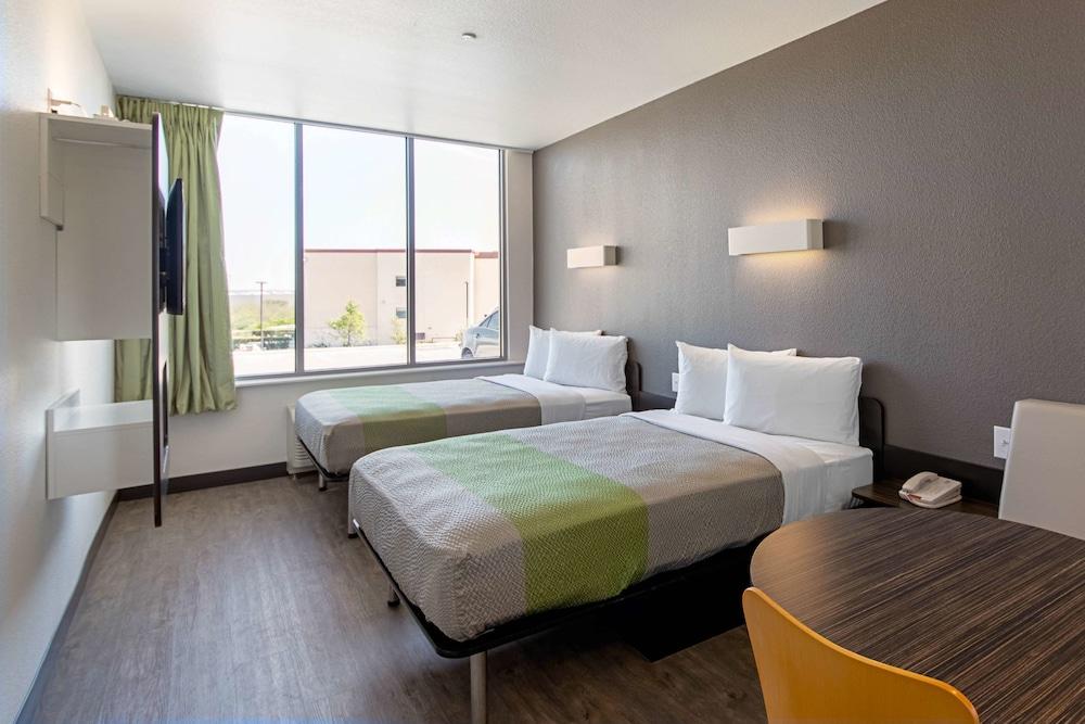 Motel 6 Austin, TX - Airport photo 11