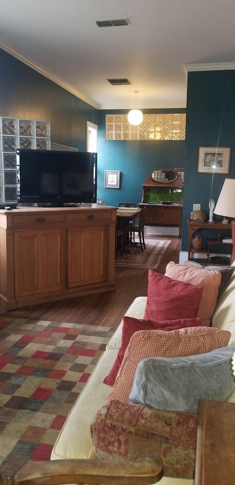 Downtown Guest Quarters Hotel photo 36