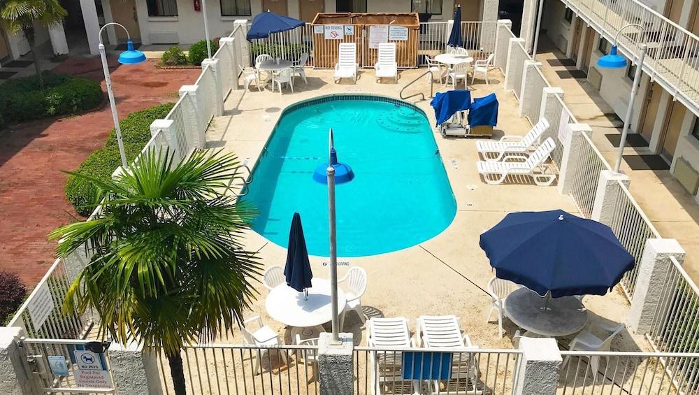 Super 6 Inn & Suites Baton Rouge photo 30