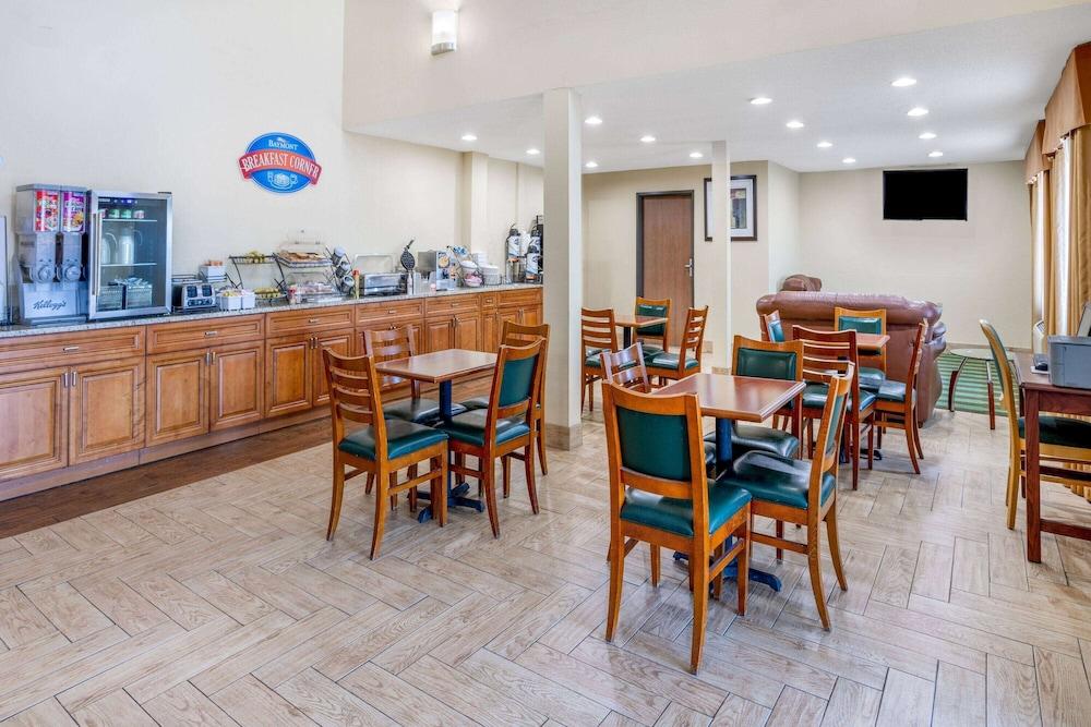 Baymont by Wyndham Beloit photo 33