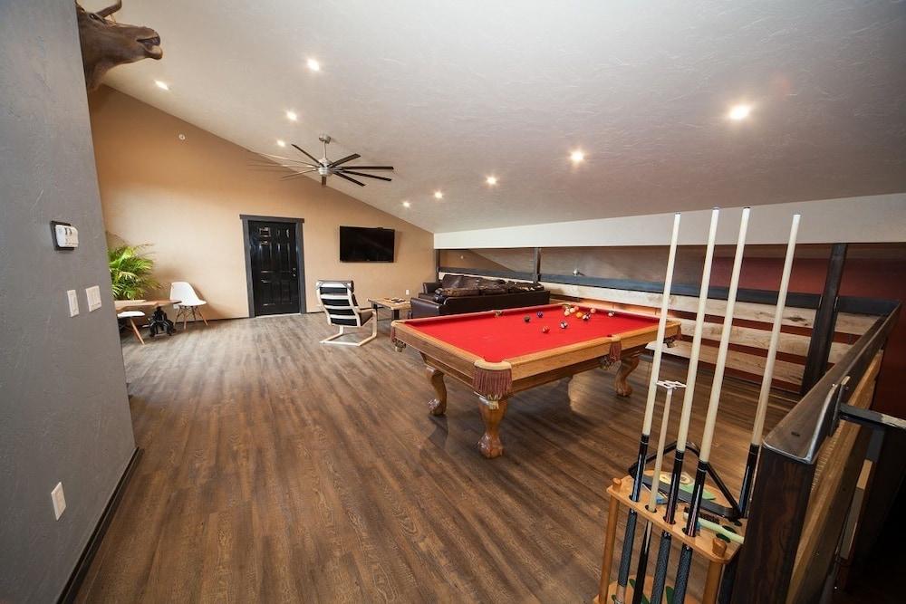 Log Cabin Lodge & Suites photo 55