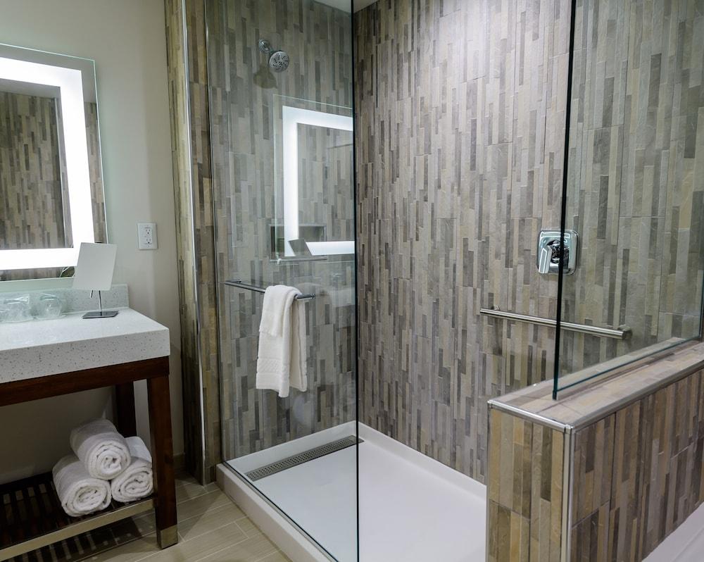 Courtyard by Marriott Lake Jackson photo 9