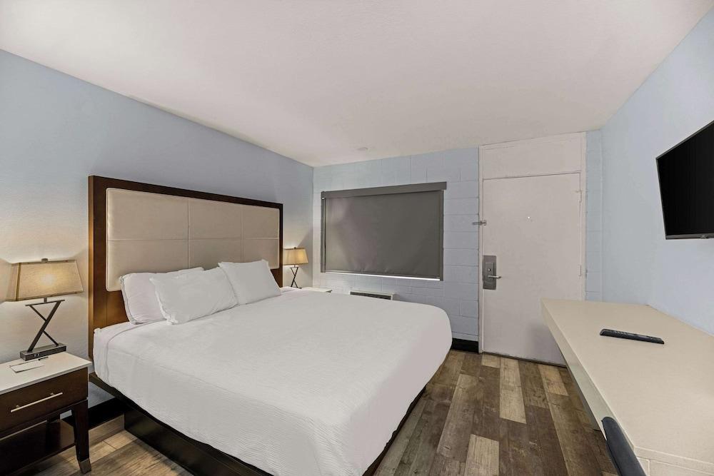 Rodeway Inn Midland South photo 18