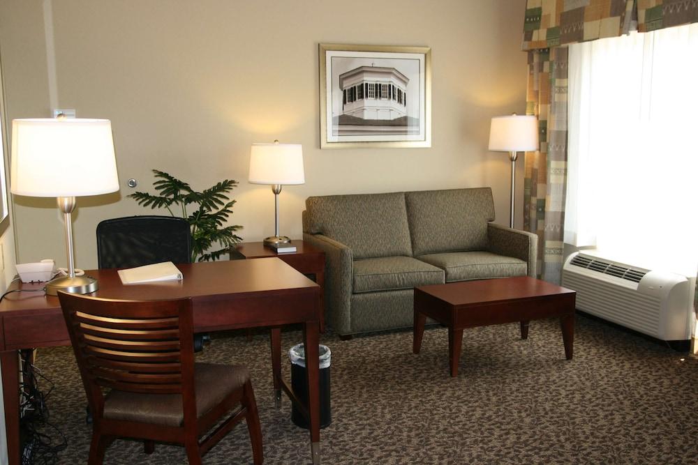 Hampton Inn & Suites West Point photo 3