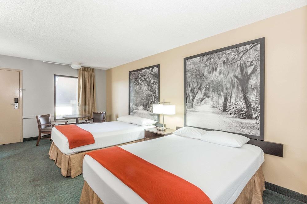 Super 8 by Wyndham Adel GA I-75 photo 9