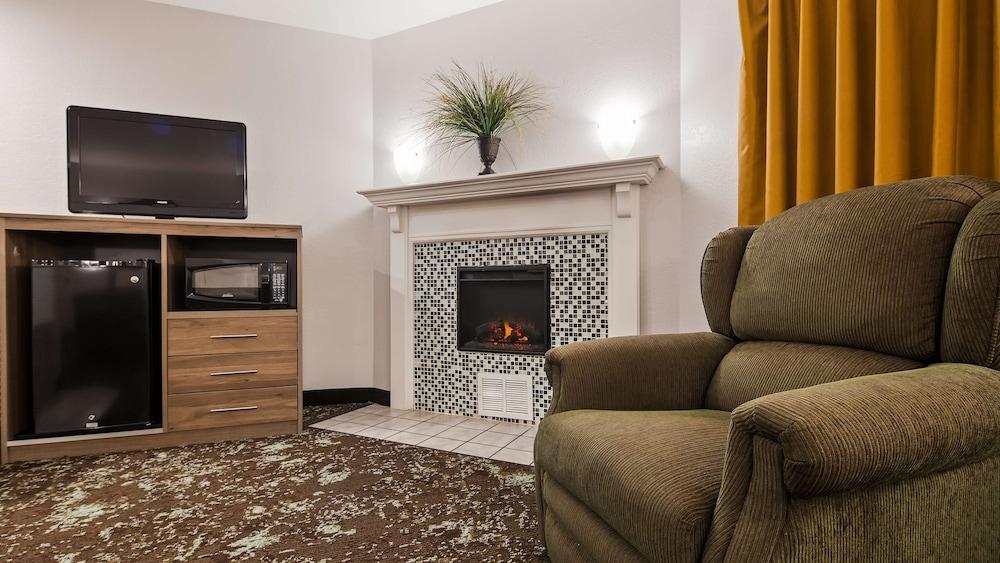 Ramada by Wyndham Cedar Rapids South photo 8