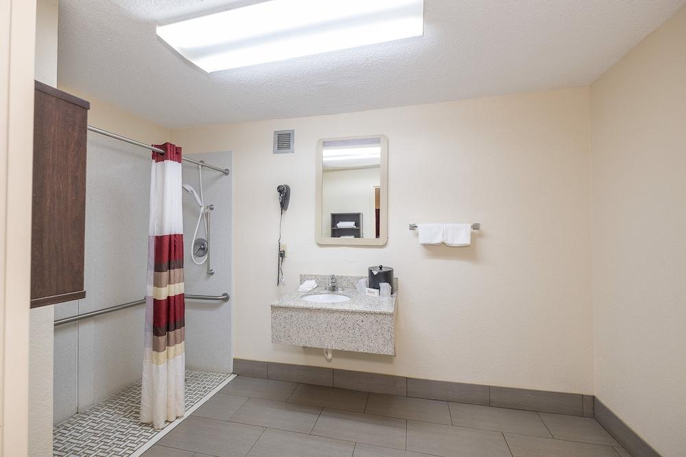 Red Roof Inn Walterboro photo 3