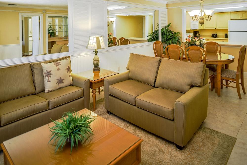 Hilton Vacation Club Charter Club Naples Bay photo 9