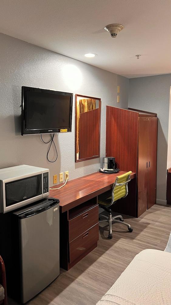 BlissPoint Inn & Suites photo 8