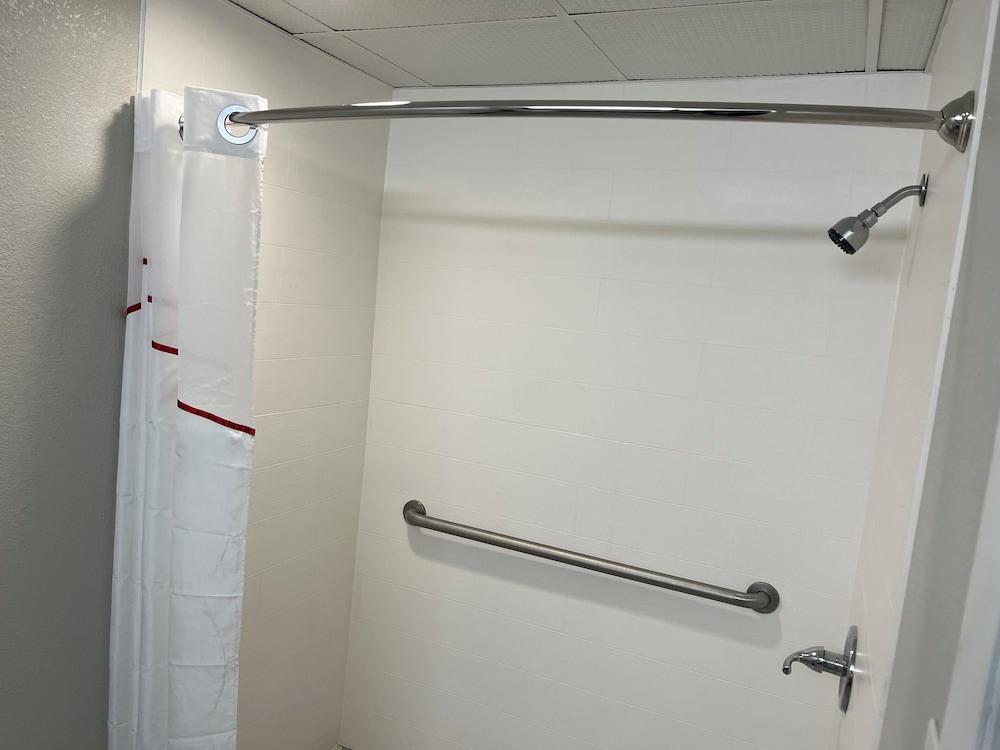 Red Roof Inn Rockingham photo 31