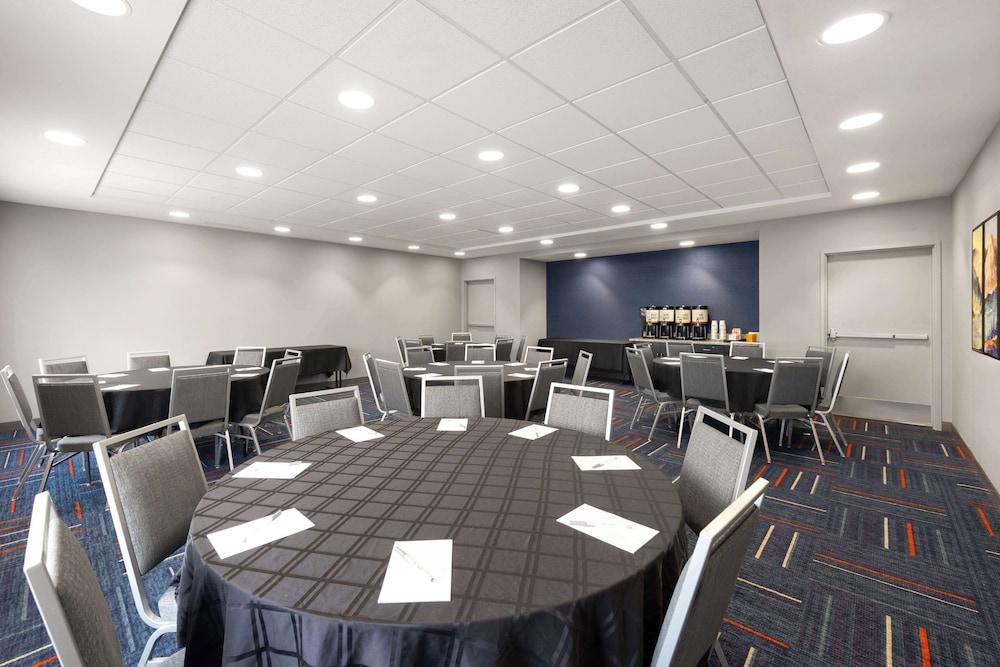 Hampton Inn & Suites Douglas photo 17