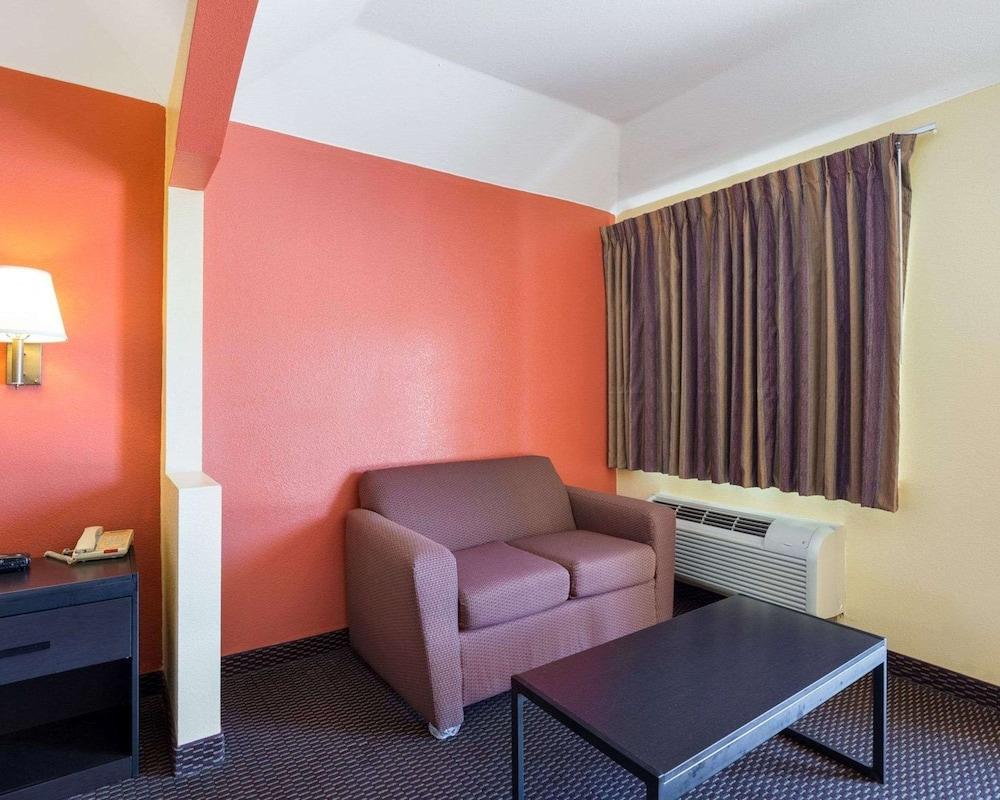 Rodeway Inn & Suites Humble IAH photo 21