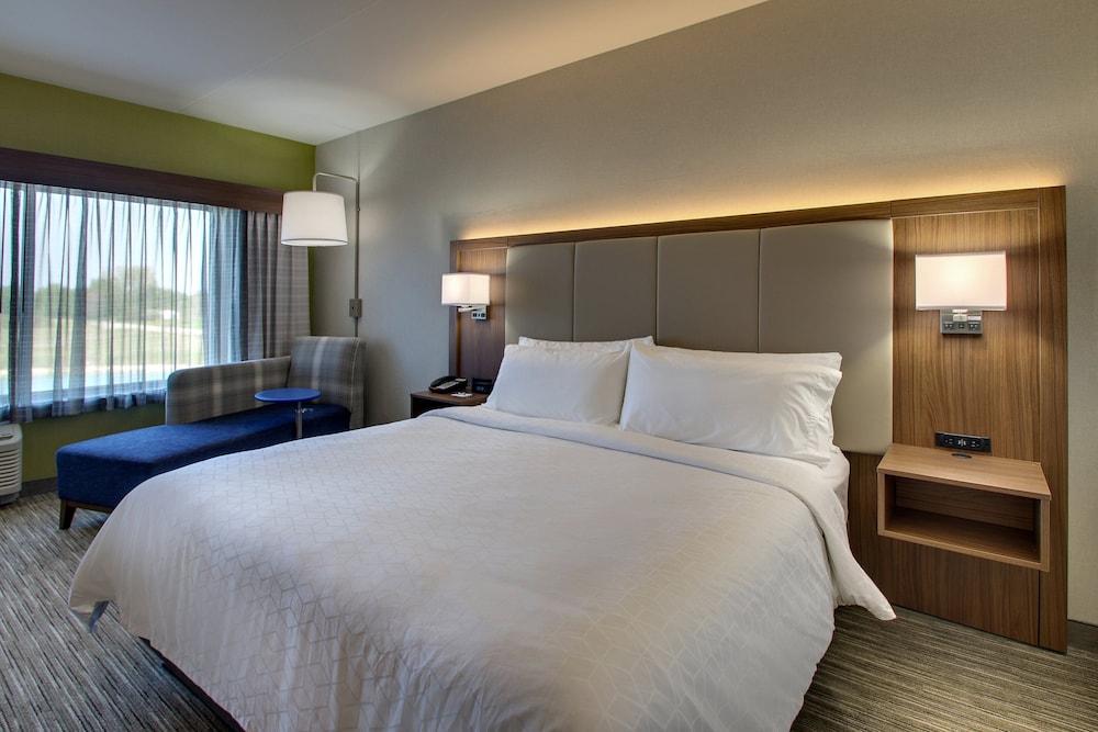 Holiday Inn Express & Suites Troy by IHG photo 41